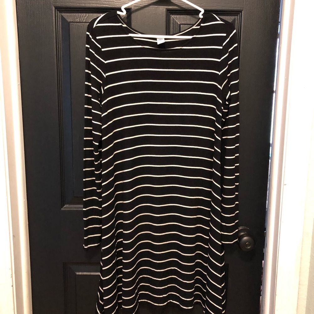 Old Navy long sleeve black/white stripe swing dress
